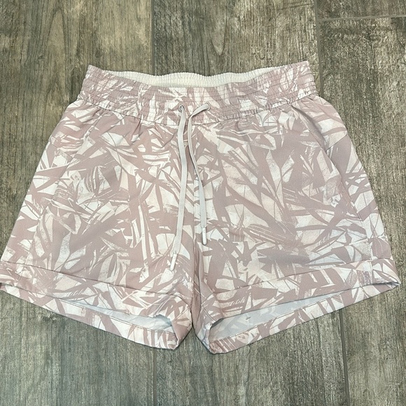 Lululemon Spring Breakaway Short - Picture 1 of 6